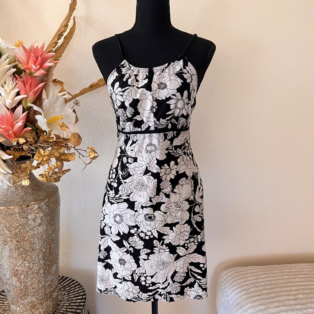 Y2K Black & White Floral Babydoll Dreess with Halter Neckline & Defined Waist M - Picture 1 of 8